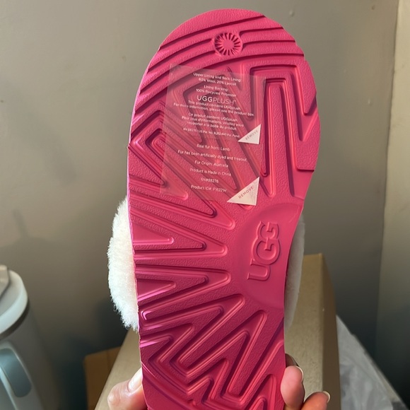 NEW UGG Kids Cozy II - Picture 2 of 5